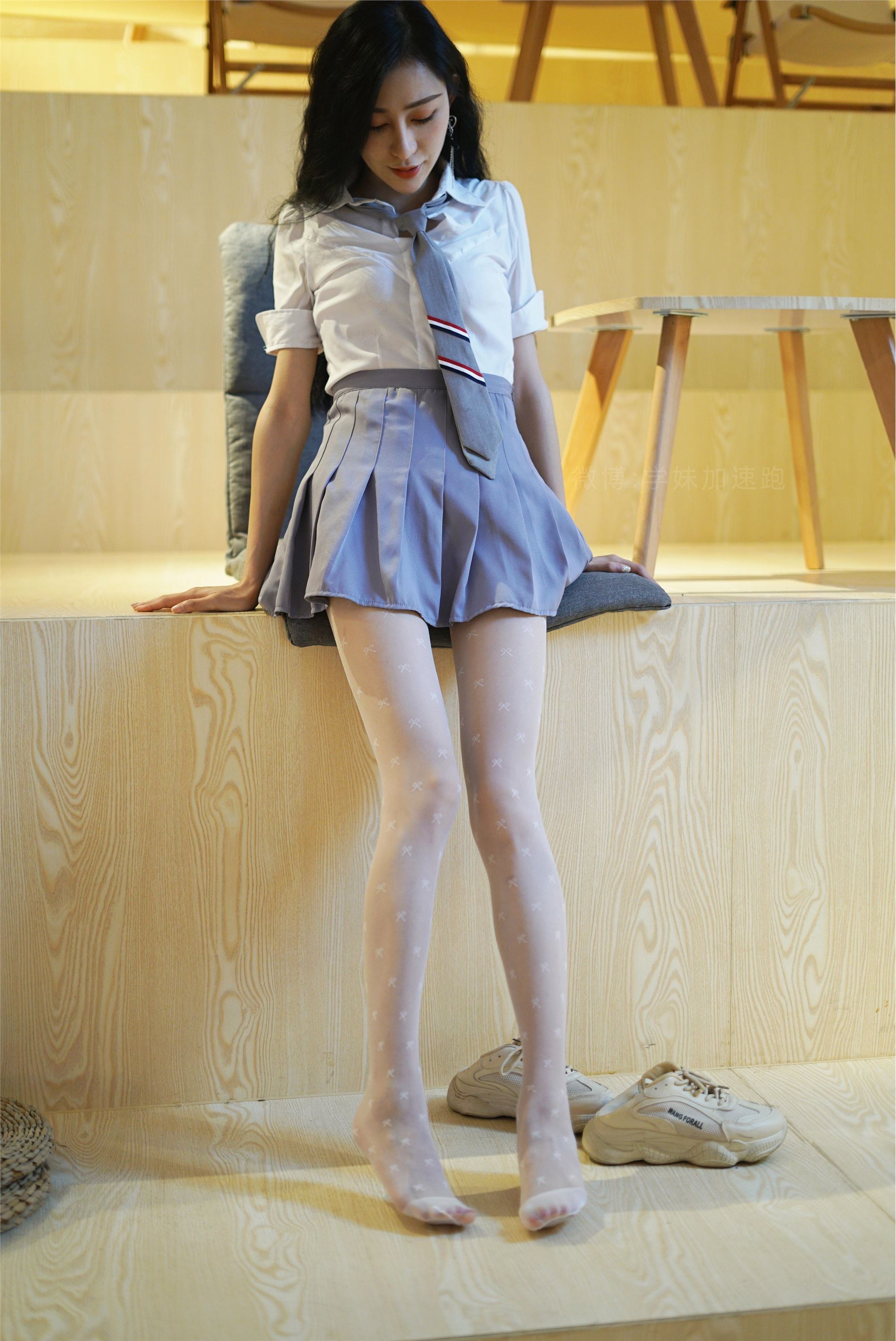 学妹加速跑 XM090《白丝小阿萌-萌萌》